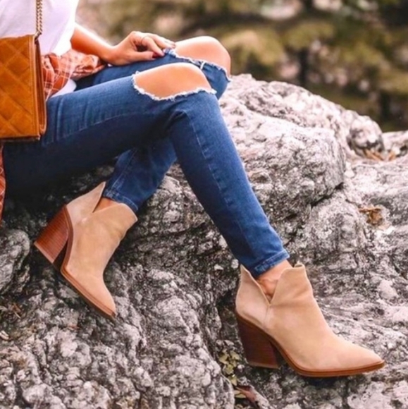Nwot Vince Camuto Suede Slipon Cintella 